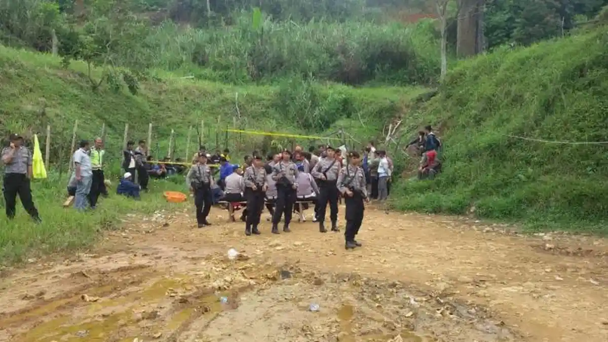 Lokasi Terjebaknya 4 Penambang Berjarak 1 Km dari Mulut Goa