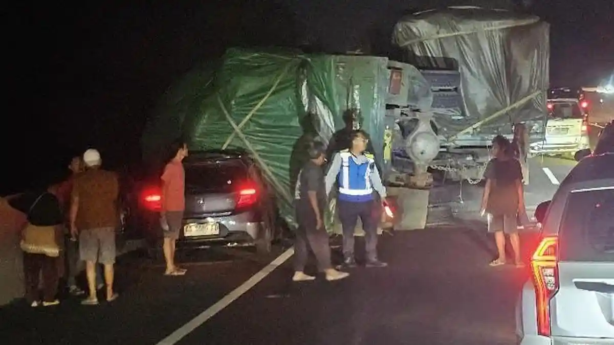 Kecelakaan di Tol Ungaran, Truk Gandeng Terguling Timpa Brio, Polisi Ungkap Kondisi Korban