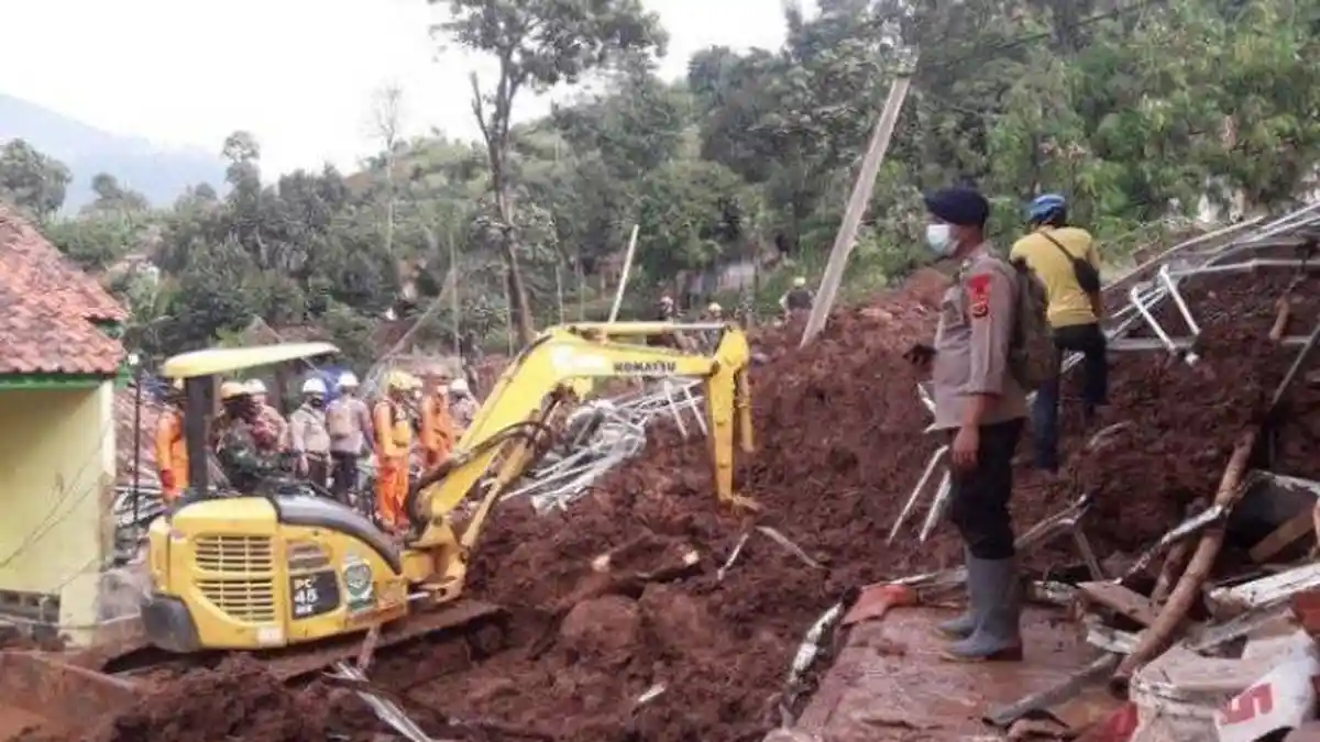 'Ini Rahasia Allah' Kata Menantu Ukar, Kakek 80 Tahun Selamat dari Longsor Sumedang, Tertimbun 5 Jam