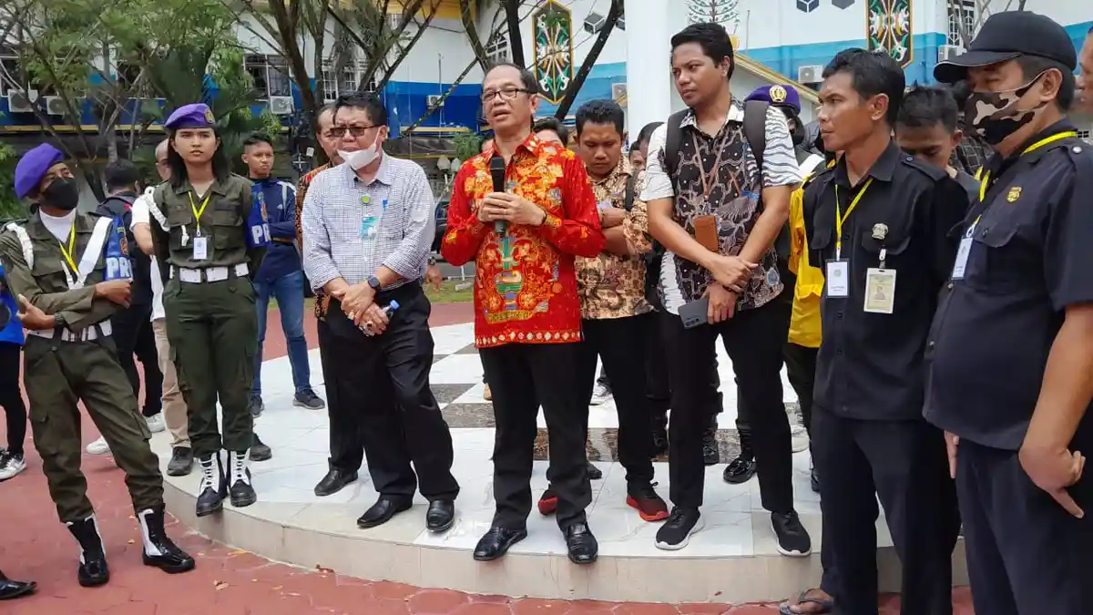 Didemo Mahasiswa Sendiri, Rektor Universitas Palangkaraya Salampak Dohong Hadir Dengarkan Keluhan