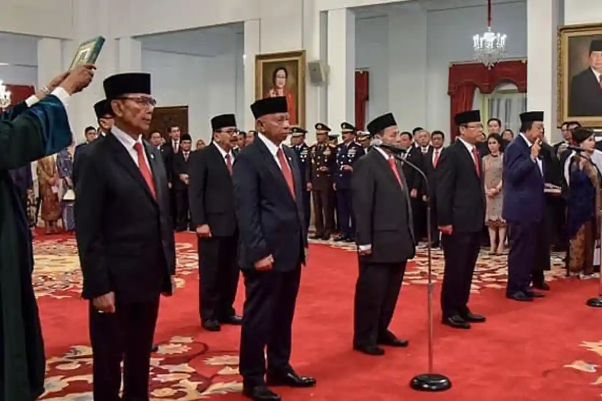 Jokowi Tunjuk 9 Wantimpres Termasuk Wiranto hingga 'Raja Minyak', Berikut Tugas dan Fungsinya