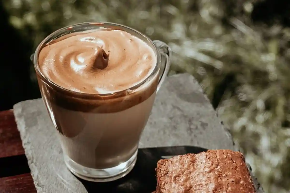 Bahan Membuat Dalgona Coffee Versi Jumbo dan Cara Bikin Gunakan Mixer