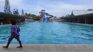 20260101-RAMAI-DIKUNJUNGI-Kolam-renang-All-Radina-yang-berlokasi-di-Desa-Air-Saga.jpg