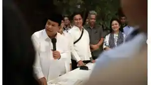 momen-terciduk-Titiek-Soeharto-terlihat-memberikan-senyuman-mendalam-penuh-arti-saat.jpg