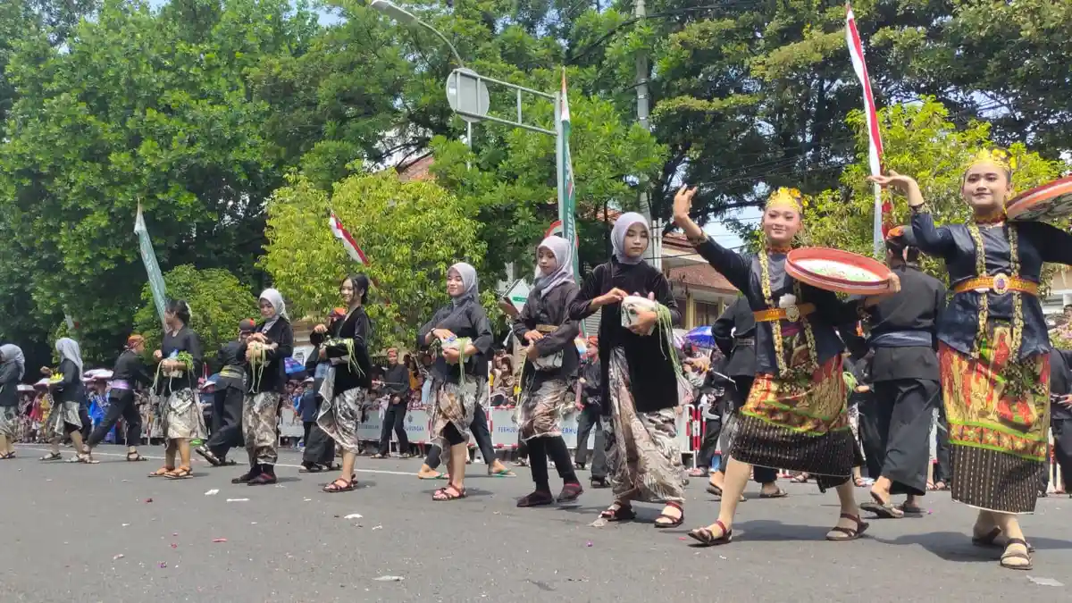 Sah! Pelajar SD dan SMP di Blora Seragam Berpakaian Adat Samin Setiap Tanggal 15
