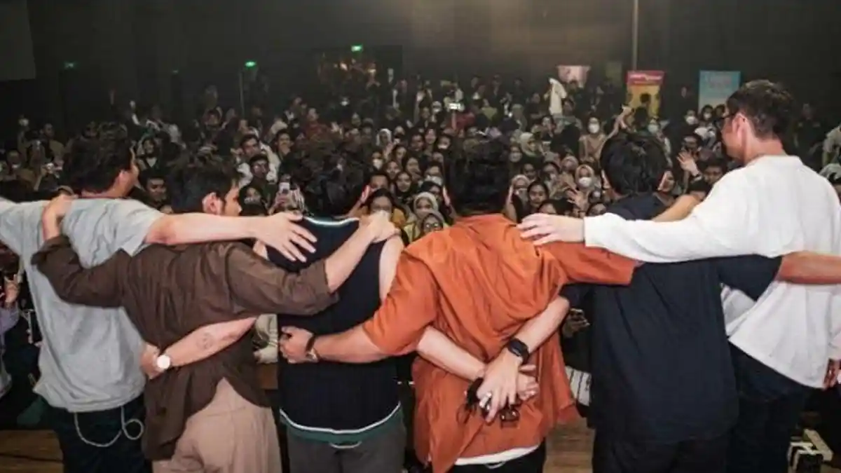 Konser Intim Juicy Luicy dan Adrian Khalif Sukses Bikin Galau Fans