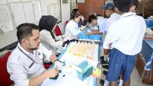 Wali-Kota-Pematangsiantar-melakukan-tes-urine-untuk-Siswa-SMP-Negeri-1.jpg
