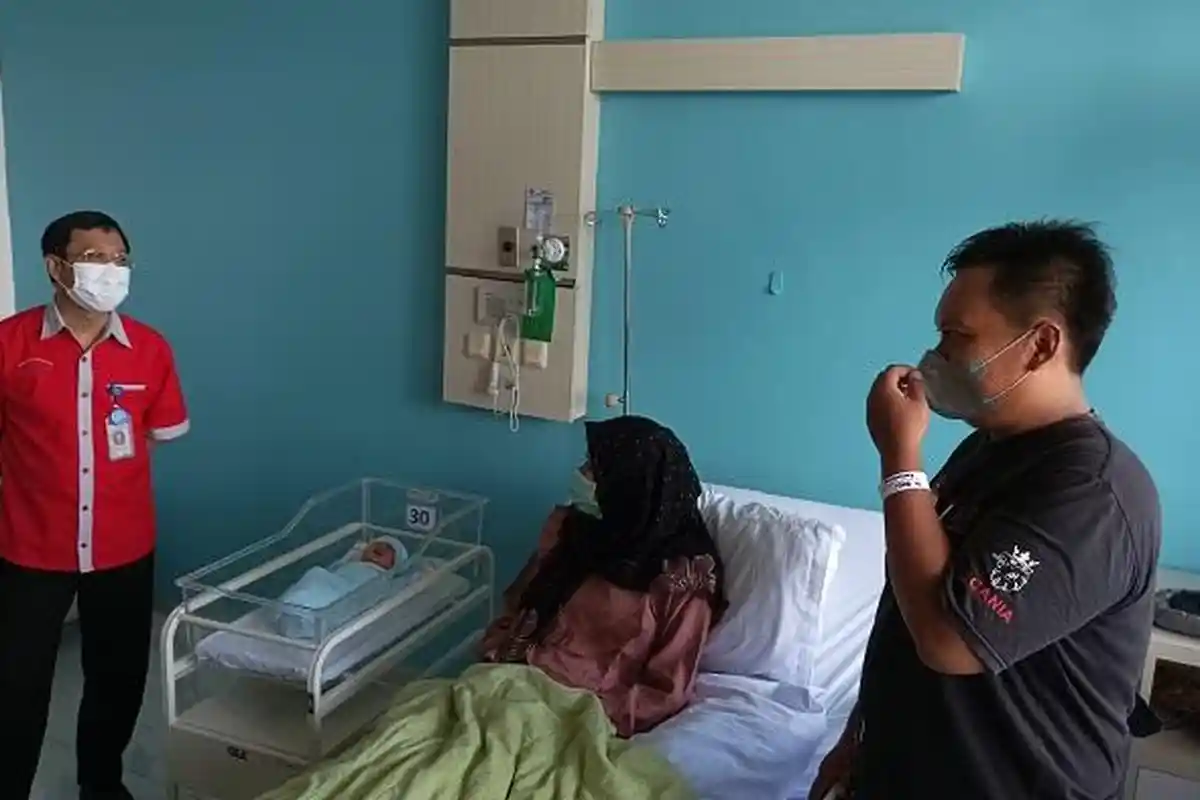 Terjebak Macet akibat Banjir, Warga Kudus Lahirkan Anak Ketiga di Dalam Mobil saat Perjalanan ke RS