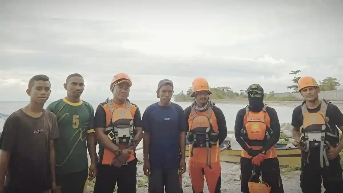 Nelayan Pulau Buru Selamat Setelah Mesin Longboat Rusak di Tengah Laut