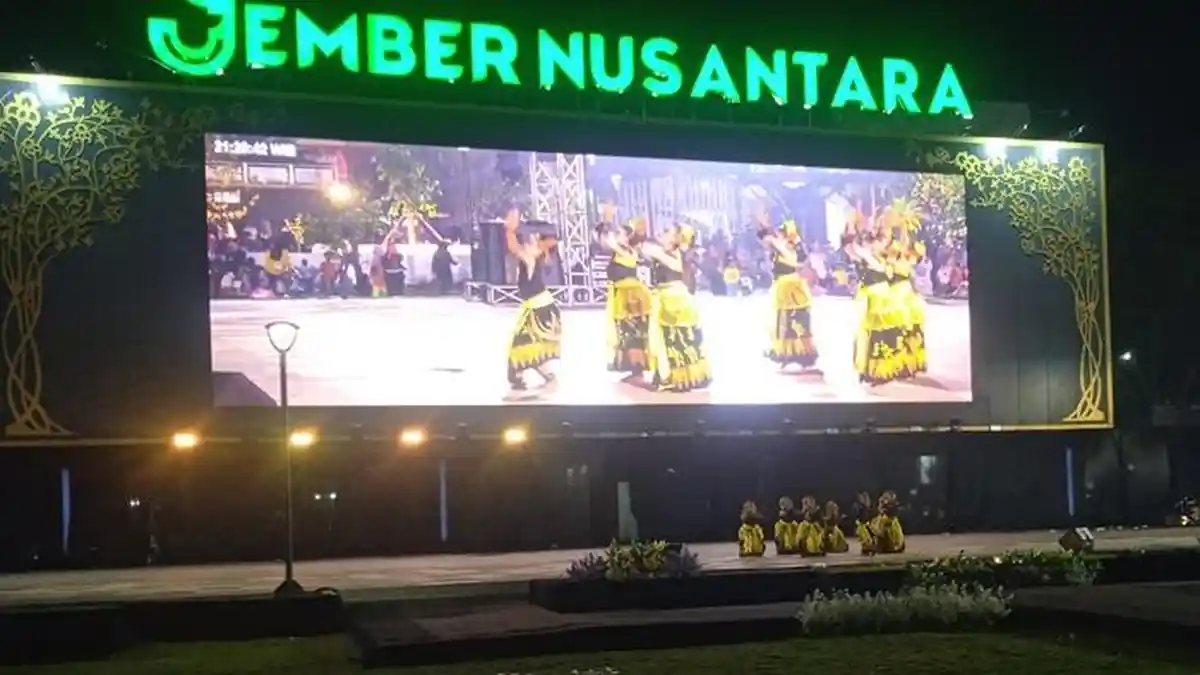 Malam Tahun Baru 2025, Pentas Budaya Hingga Pesta Kembang Api di Alun-Alun Jember