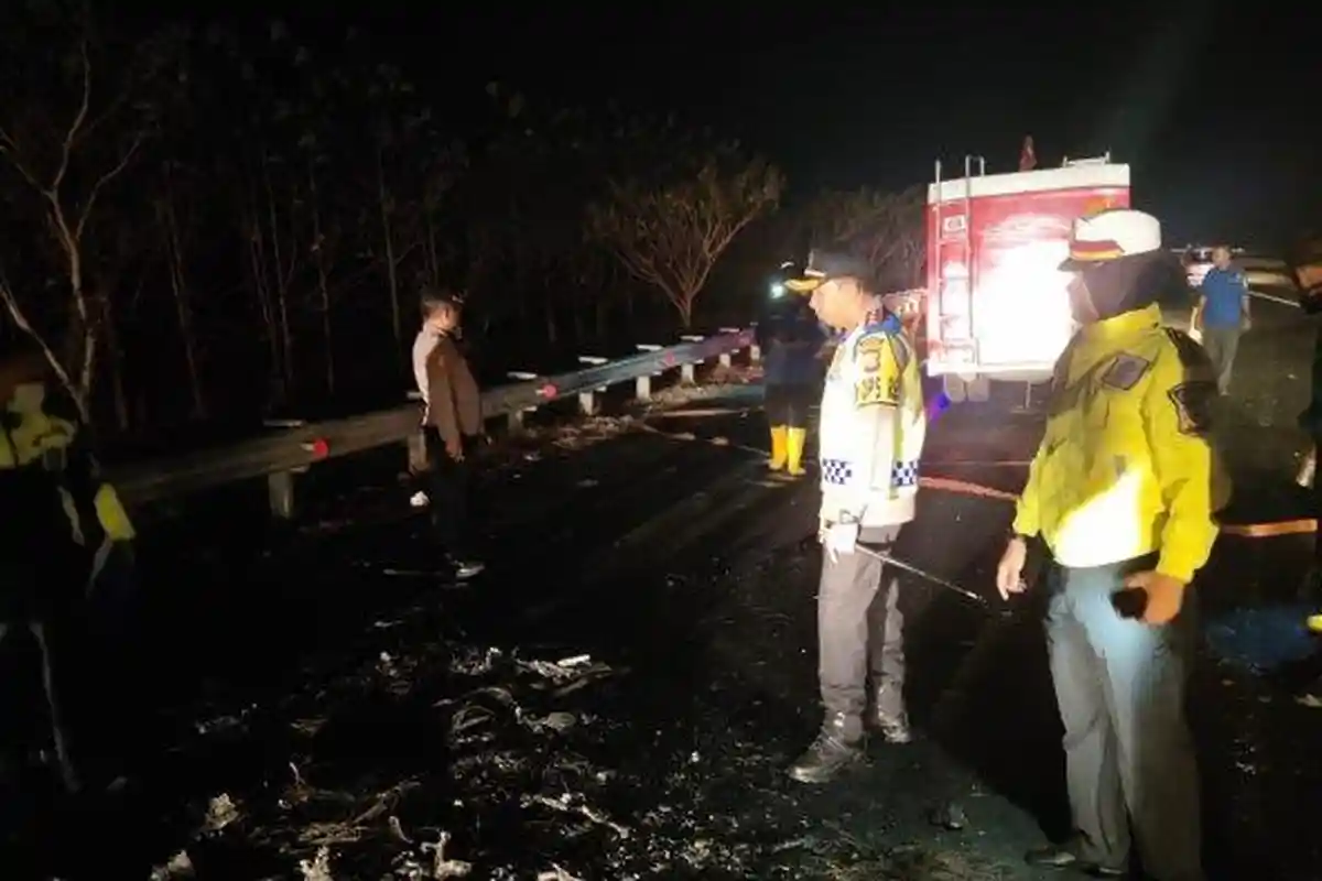 Kronologi Kecelakaan Tabrakan Mobil di Tol Cipali, 5 Orang Tewas Terbakar, Diduga Sopir Ngantuk