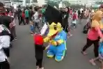 Maskot BIO Sapa Warga di CFD Bundaran HI