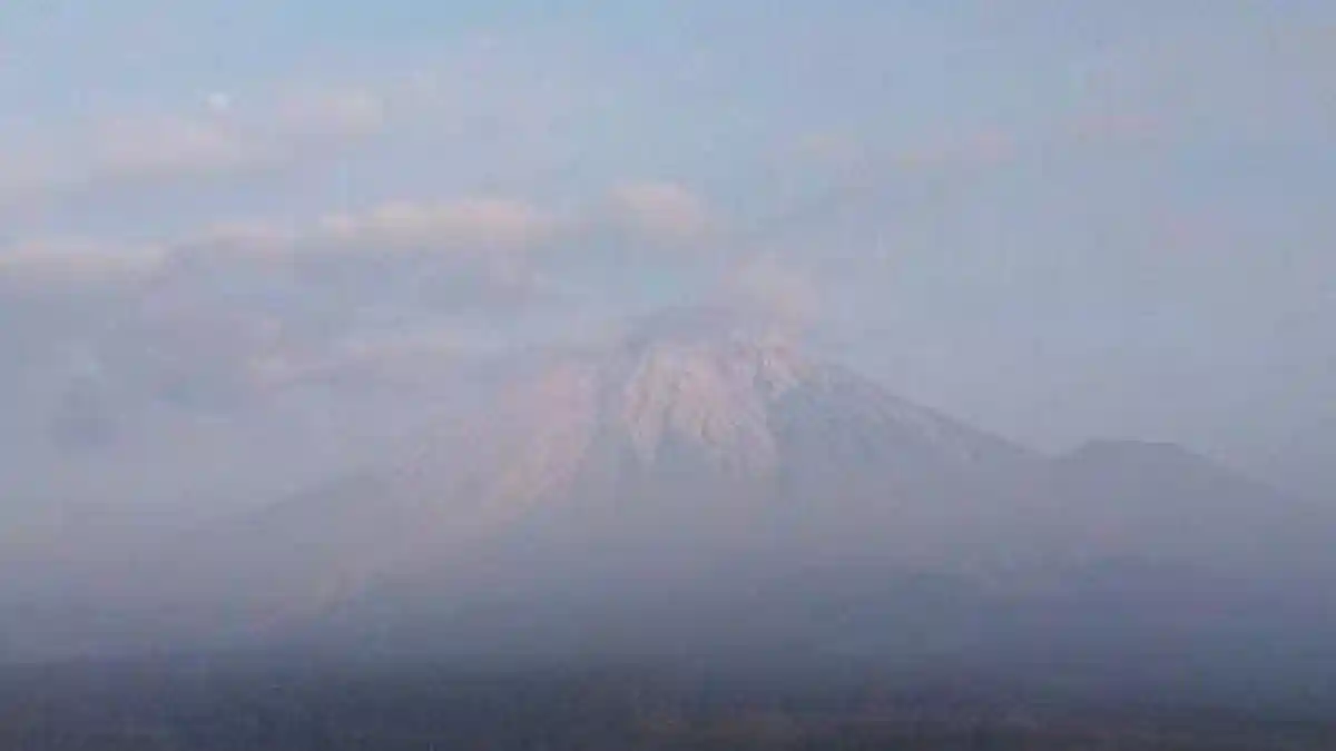 Waspada Lahar dan Lontaran Batu Pijar, Gunung Semeru Erupsi 19 Kali ...