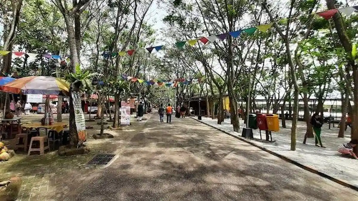 Ini Dia Wana Griya, Tempat Wisata Pantai Buatan di Bogor dengan Pasir Putihnya yang Memukau