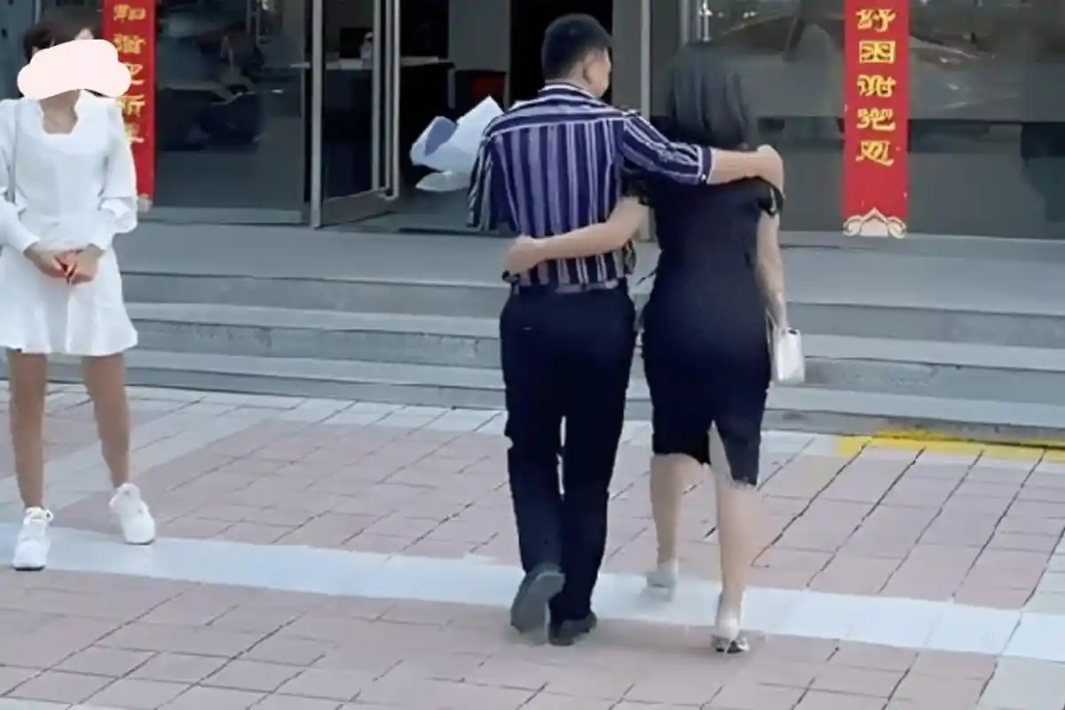 Baru Ketok Palu Cerai, Suami Langsung Daftar Nikah Lagi, Pacar Baru Menunggu di Pintu Pengadilan