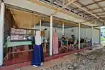 SUASANA-di-Warung-Acil-Padas-di-tepi-jalan-raya-poros-arah-Pantai-Batakan.jpg