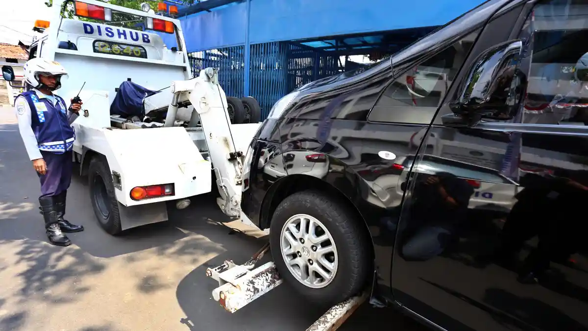 Denda Rp 500.000 Parkir Liar Berlaku Mulai Senin Besok