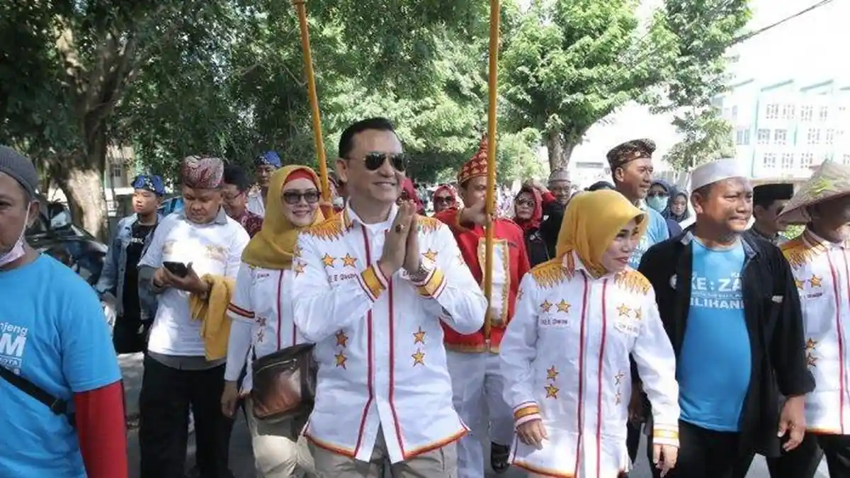 Jadi Calon Wali Kota Lampung, Mantan Kapolda Ini Naik Gerobak Sapi ke KPU