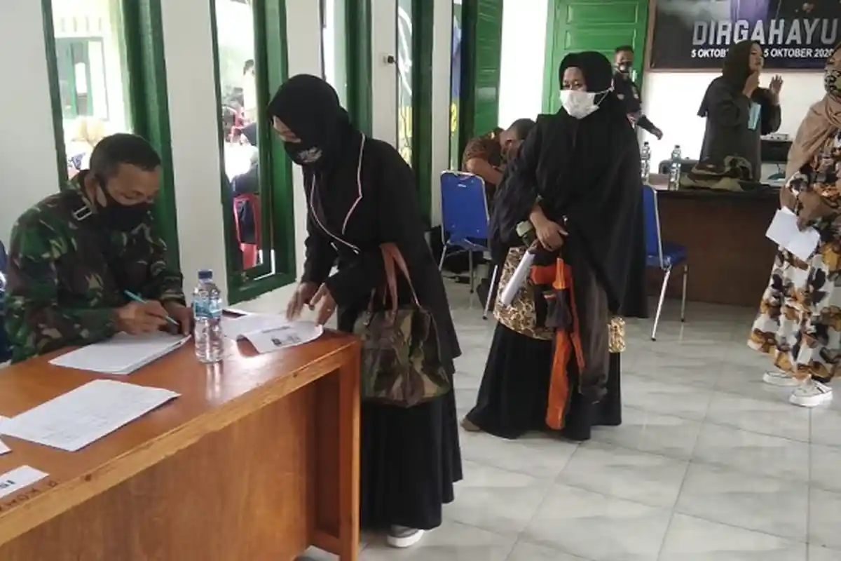 Istri Prajurit Kodim Bener Meriah Terima Vaksin Dosis Pertama