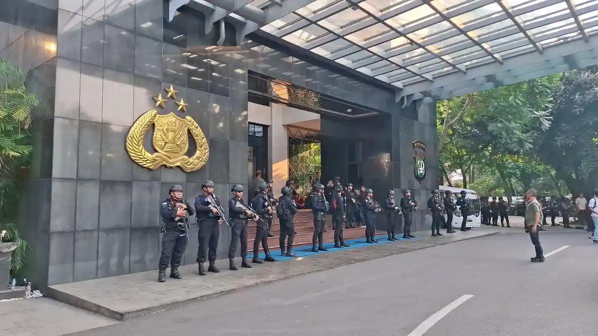 Polda Metro Jelang Jumpa Pers 3 Kasus Korupsi Besar: Komjen Asep Dijaga Ketat Brimob Bersenjata - Tribunnews.com