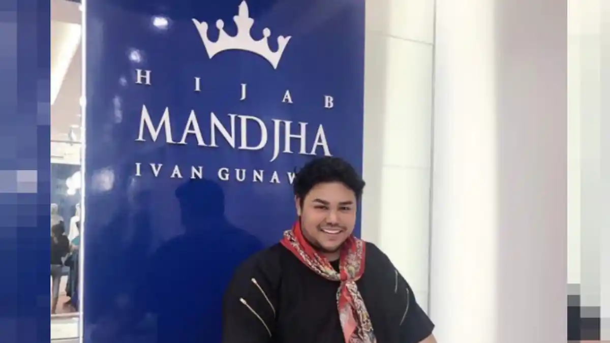 Biar Tetap Awet, Ada Tips Merawat Hijab dari Ivan Gunawan, nih!