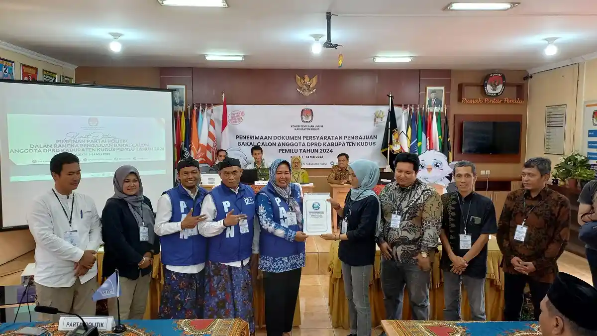 Ketua PD Muhammadiyah Kudus Dampingi PAN Daftarkan Bacaleg ke KPU