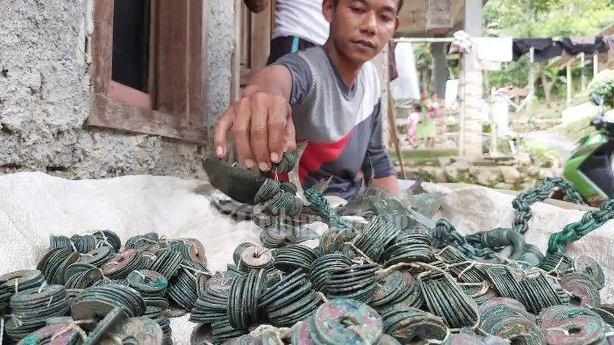 Seorang Petani Temukan Ribuan Keping Koin Kuno Seberat 6 Kg di Pekalongan, Ini Penjelasan BPCB