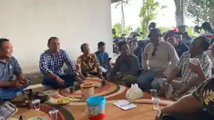 Forum-Komunikasi-KDKMP-Bondowoso-saat-menyampaikan-pernyataan-sikap.jpg