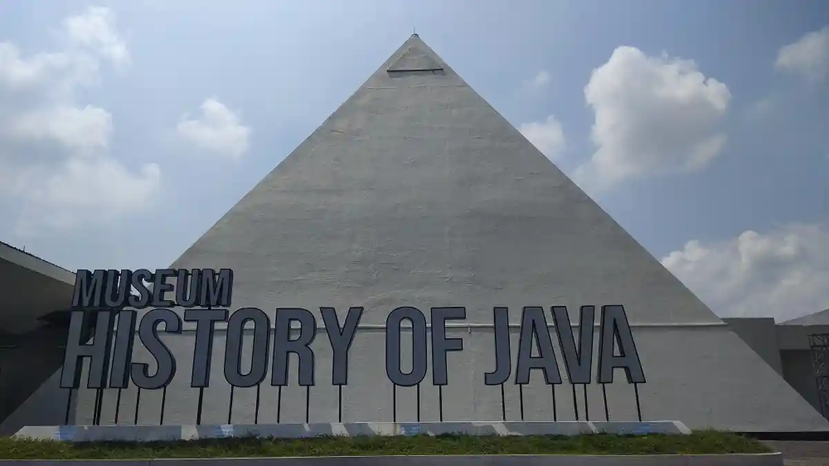 Melihat Artefak dan Kekayaan Pulau Jawa, di Museum History Of Java