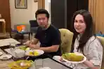 SAHUR-BERSAMA-Momen-sahur-keluarga-Emil-Dardak-dan-Arumi-Bachsin.jpg