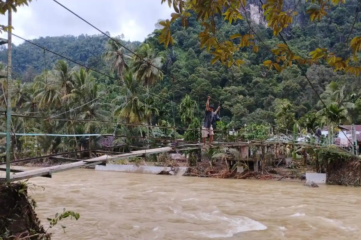 Jembatan Putus dan Jalan Terban, 2 Kampung di Batang Kapas Pesisir Selatan Terisolasi