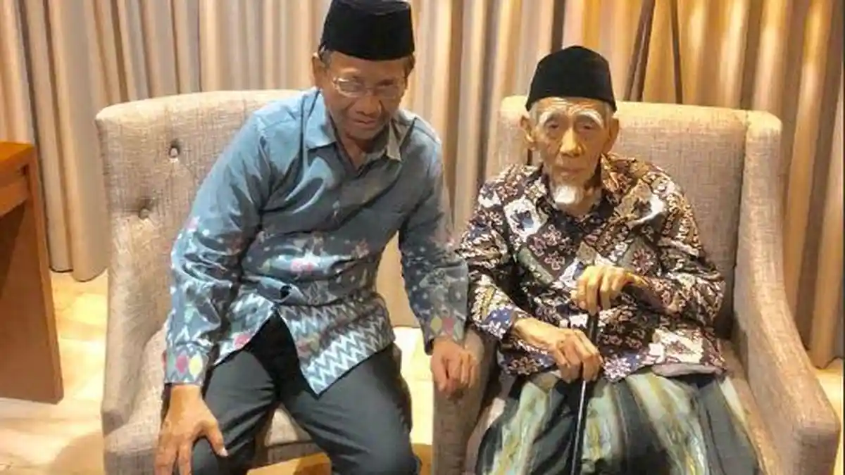 Mahfud MD Bertemu dengan KH Maimun Zubair, Siapa Sosok Mbah Moen?