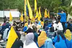 PMII-Mamuju-unjuk-rasa-di-kantor-Gubernur-Sulbar-sampaikan-sejumlah-poin-tuntutan.jpg