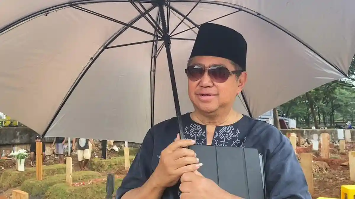 Setiap Hari ke Makam, Orangtua Vidi Aldiano Jaga Kedekatan Lewat Doa