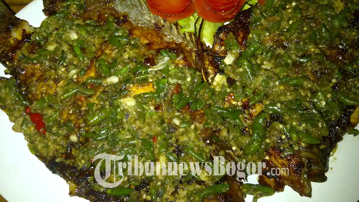 Warung Ngariung Diserbu Pelanggan Saat Buka Puasa, Gurame Bolotot Menu Jagoannya