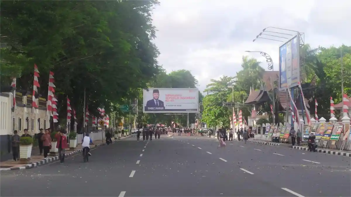 Ratusan Orang Gelar Aksi Demo Solidaritas, Jalan di Sekitar Mapolda Sumbar Ditutup Sementara