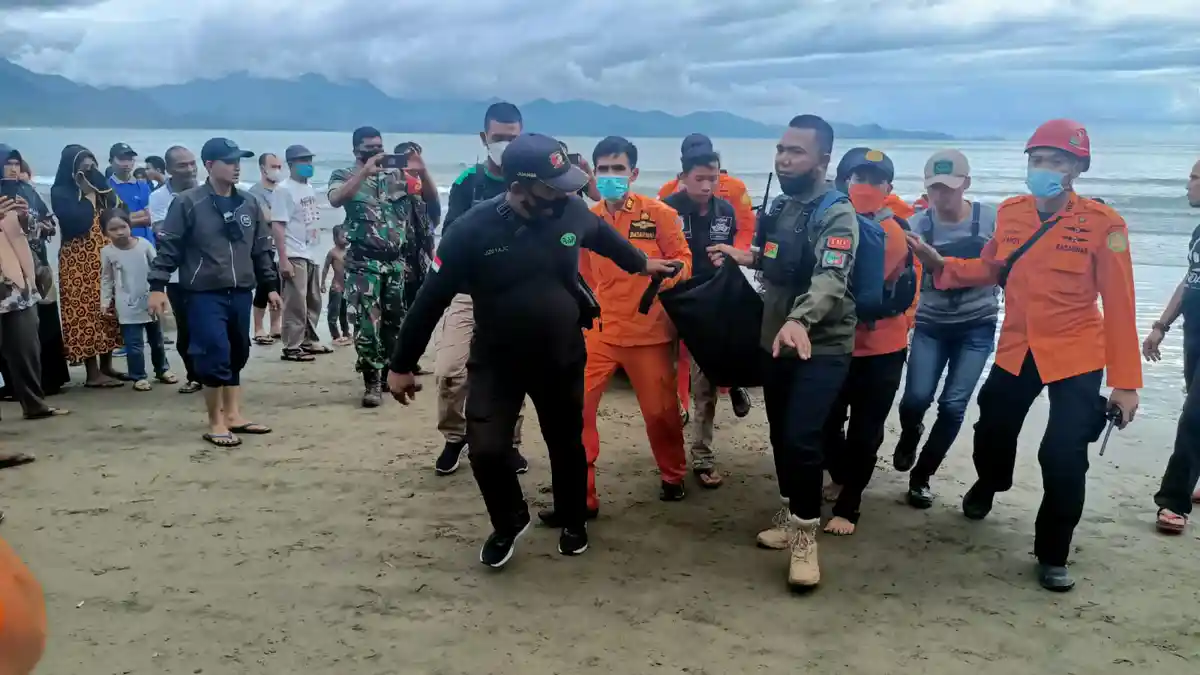 Santri Dayah Meninggal Tenggelam di Pantai Penyu