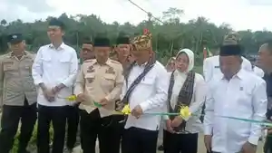 Gubernur-Banten-Andra-Soni-meresmikan-pemban.jpg