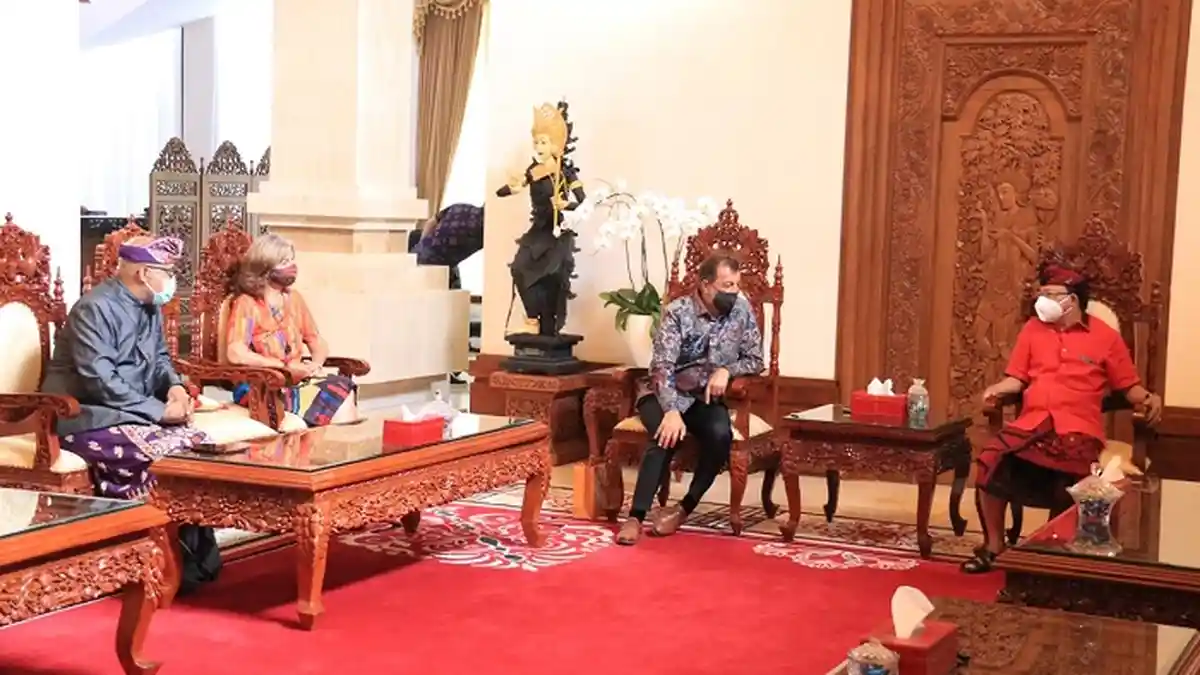 Temui Gubernur Koster, Dubes Slowakia Tertarik Kerja Sama Motor Listrik dengan Bali