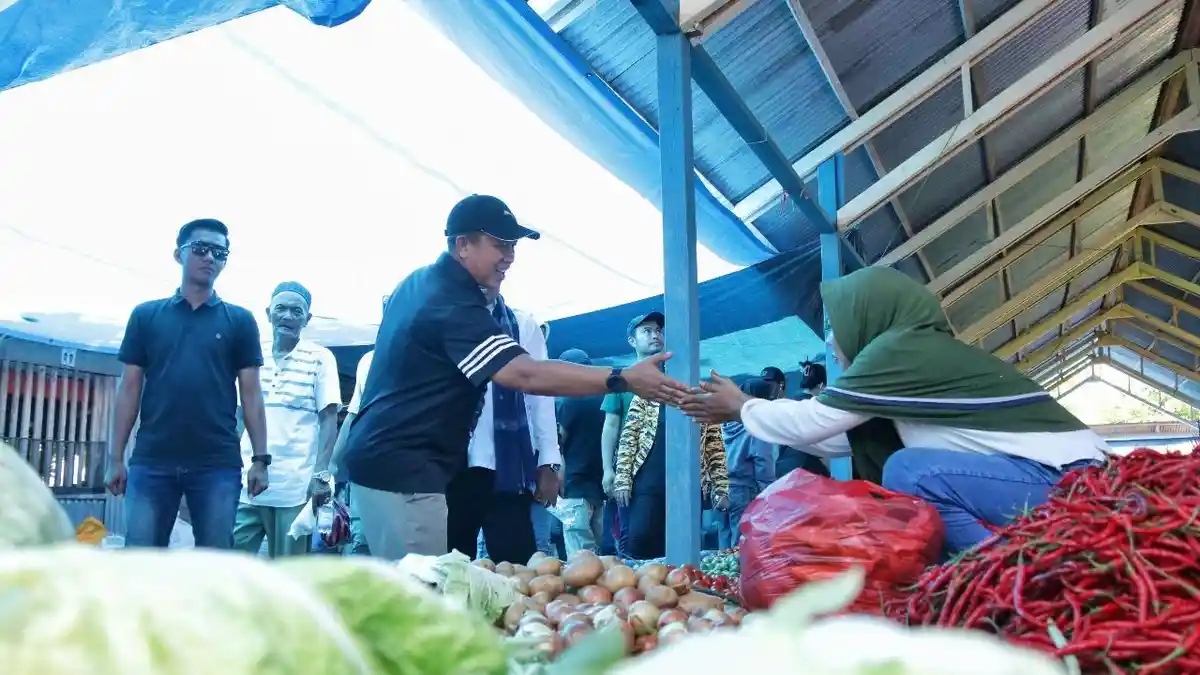 Blusukan ke Pasar Bahomante, Iksan Cabup Pilihan Warga Bungku Tengah