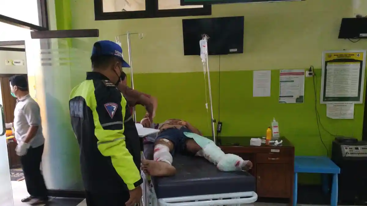 Adu Banteng Bus Vs Dump Truck di Rawalo Banyumas, Tiga Orang Alami Luka Parah