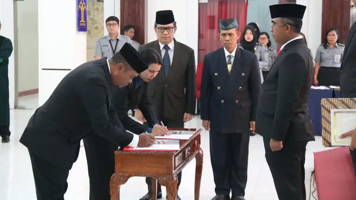 Kakanwil Sumut, Agung Krisna Lantik 39 Anggota MPD Notaris dan 2 Penyidik Pegawai Negeri Sipil