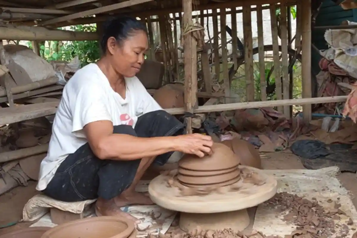 Pengrajin Gerabah di Umbul Gentong Terpinggirkan