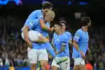 para-pemain-manchester-city-merayakan-gol-erling-haaland.jpg