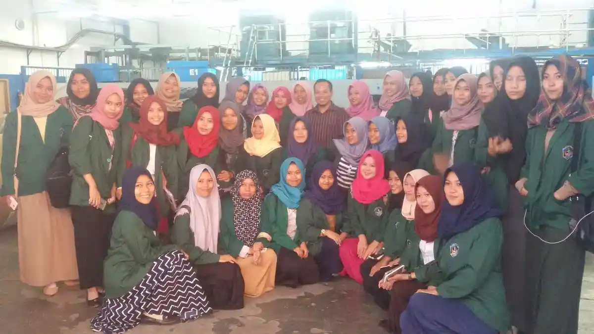 Mahasiswa Komunikasi UMI Belajar Jurnalistik di Tribun Timur