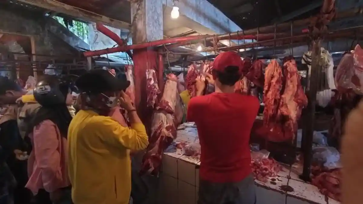 Meski Harganya Naik, Warga Lubuklinggau Antusias Beli Daging Sapi untuk Menu di Bulan Puasa