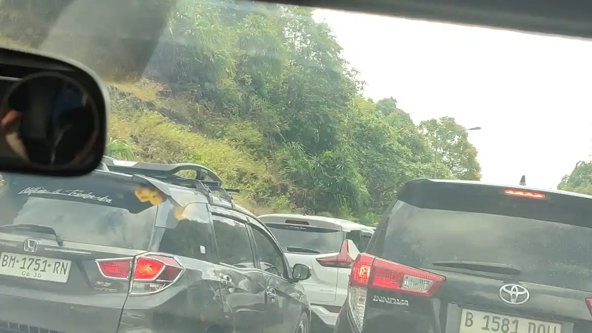 Kondisi Arus Lalin di Sitinjau Lauik H+2 Lebaran: Sempat Tersendat, Sore Hari Kembali Lancar
