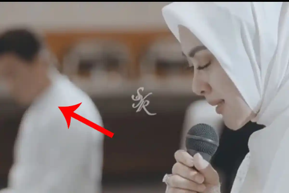 Reaksi Reino Barack Kala Syahrini Nangis Bersimpuh di Hadapan Ibu, Diam-diam Lakukan Ini dari Jauh