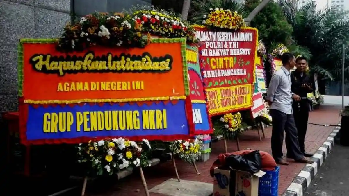 Puluhan Karangan Bunga Juga Dikirim ke Markas Polda Metro Jaya