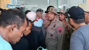 Brigade-Sofifi-berunjuk-rasa-di-depan-kantor-Gubernur-Maluku-Utara.jpg